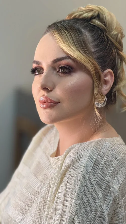Penteado preso e maquiagem para ocasião especial